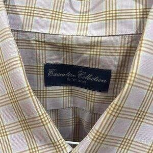 Men’s custom dress shirt executive collection by Tom James
Size 17 1/2